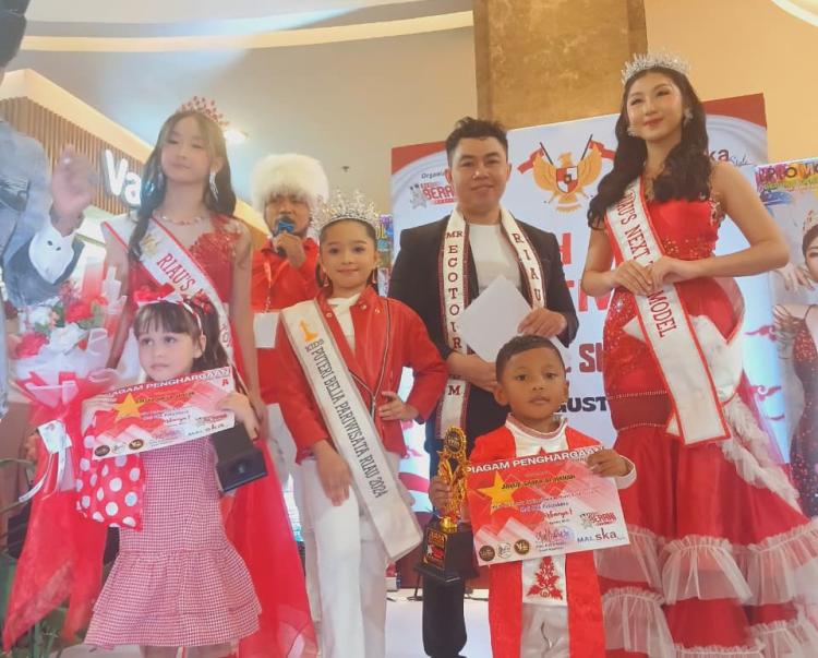 Keberanian Bocah 3 Tahun di Mall SKA Pekanbaru Bikin Orang Tua Bangga