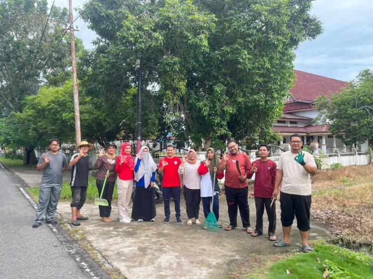 Kelurahan Kota Bengkalis Lakukan Goro dengan Semangat BERMASA Sambut HUT ke-80 RI