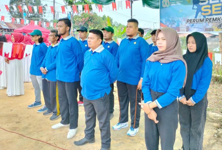 Semangat Kemerdekaan, Karang Taruna Kelurahan Sialang Rampai Hadiri Upacara HUT RI ke-80 di RW 01