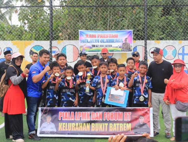 Turnamen Futsal antar SD se-Dumai Timur,  SDN 20 Jayamukti Juara di Piala LPMK dan Forum RT Bukit Batrem