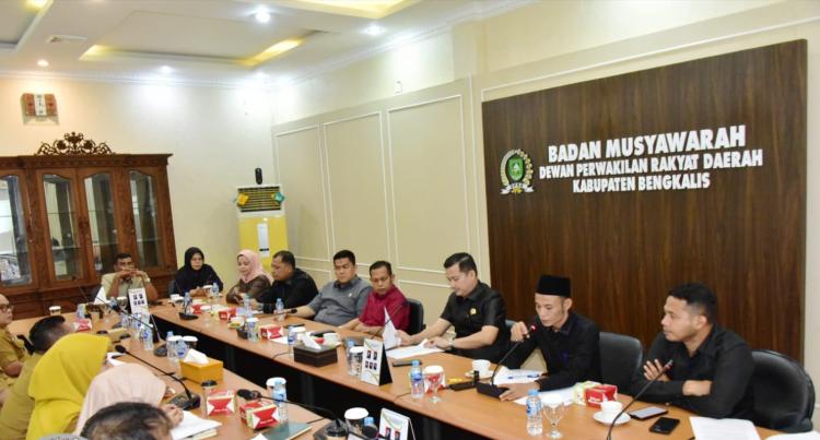 Bapemperda Gelar Rapat Finalisasi Ranperda Perubahan Perda No. 8 Tahun 2013