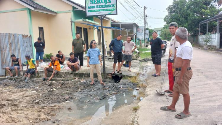 Kebersamaan Warga Seroja Asri Resident Jadi Teladan Budaya Gotong Royong
