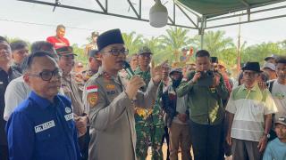 Kehadiran Kapolres Bengkalis dan Sekda Sejukkan Suasana Unjuk Rasa di Rupat