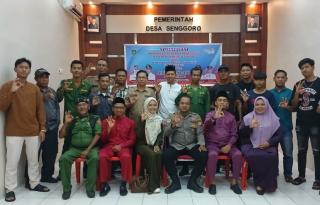 Bersama Bhabinkamtibmas, Pemdes Senggoro Perkuat Sosialisasi Hukum dan Pencegahan Bencana