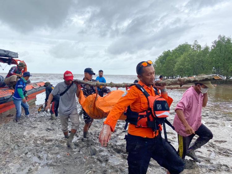 Cuaca Ekstrem di Laut Bengkalis, Dua Jenazah Ditemukan dalam Operasi SAR Berisiko Tinggi