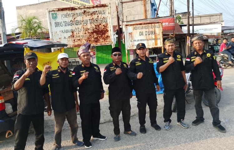PKN Bengkalis Tebar Kepedulian, 500 Takjil untuk Pengendara di Mandau dan Bathin Solapan