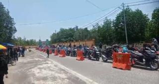 Potret Usang Arus Mudik Lebaran H+4: Antrean Tak Berujung di Pelabuhan Roro Air Putih