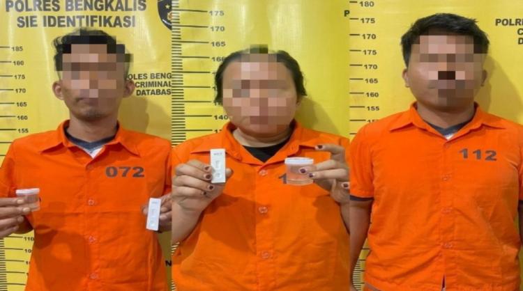 Pasutri dan Seorang Rekan Kerja di Kantor Camat Bantan Positif Sabu