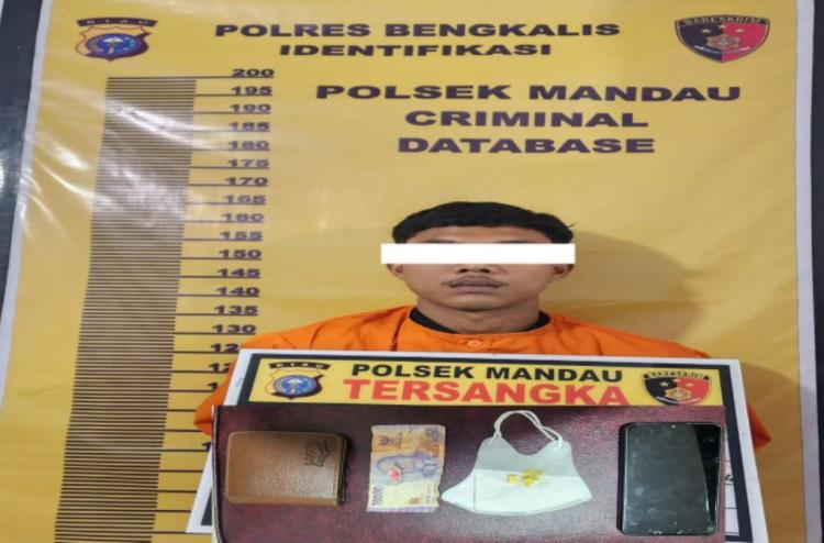 Digerebek Didepan KTV Celsius, Pria Muda di Mandau Tertangkap Simpan Ekstasi