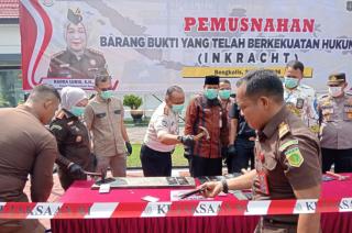 110 Perkara Final, Kejari Bengkalis Eksekusi Pemusnahan Barang Bukti