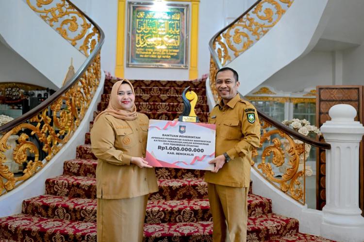 Bengkalis Raih Penghargaan Nasional, Bupati Kasmarni Tegaskan Komitmen Turunkan Kemiskinan dan Stunting
