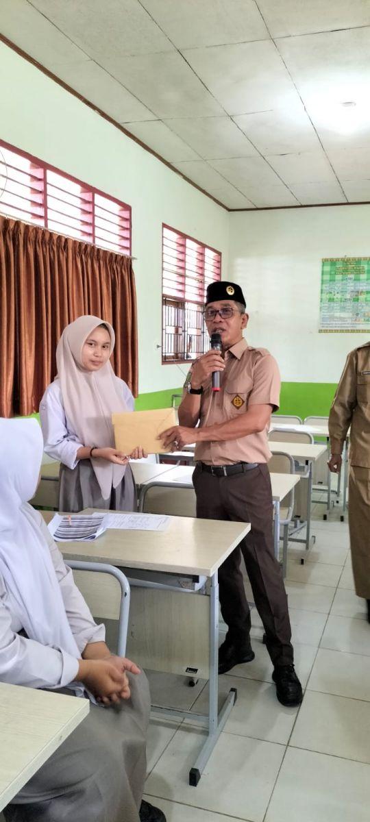 Pemkab Bengkalis Perkuat Pelayanan Jemput Bola, Disdukcapil Rekam Data Pelajar di SMAN 1 Bantan