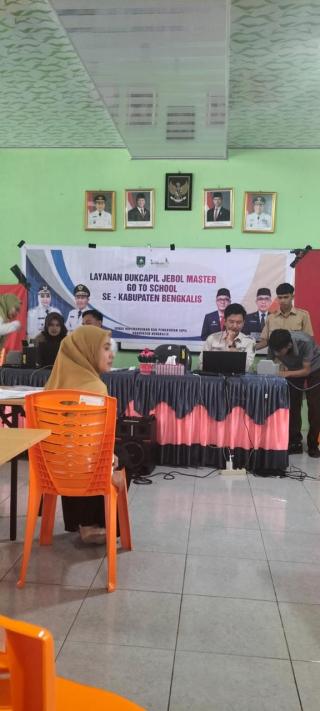Disdukcapil Bengkalis Rekam Data 98 Pelajar SMAN 3 Lewat Program Jemput Bola