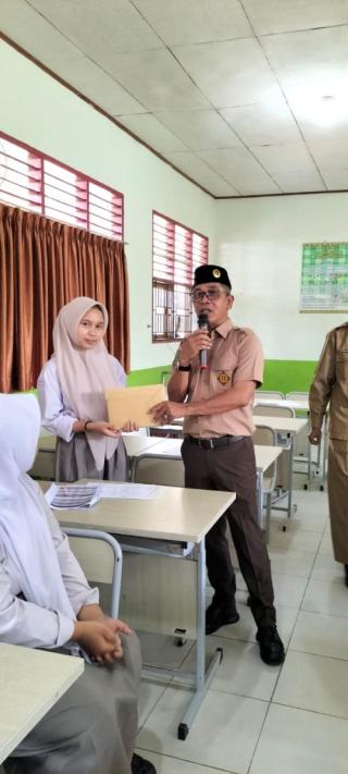 Pemkab Bengkalis Perkuat Pelayanan Jemput Bola, Disdukcapil Rekam Data Pelajar di SMAN 1 Bantan