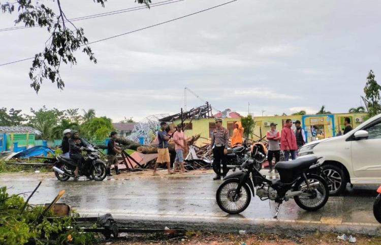 Puting Beliung Rusak Sekolah di Desa Api-Api, Disdik Bengkalis Kaji Ulang Ujian Kenaikan Tingkat
