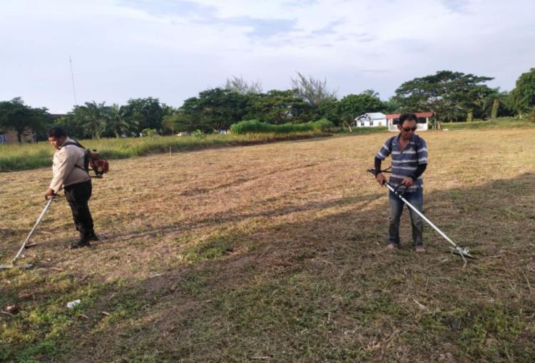 Polsek Siak Kecil dan Poktan Siapkan Lahan Jagung Pipil untuk Ketahanan Pangan