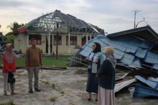 Iyeth Bustami Bergerak Cepat, Salurkan Bantuan dan Kawal Pemulihan Pascaputing Beliung di  Desa Api-api