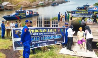 Klinik Terapung Satpolairud Jangkau Pesisir Bengkalis, Warga Terima Layanan Kesehatan dan Sembako